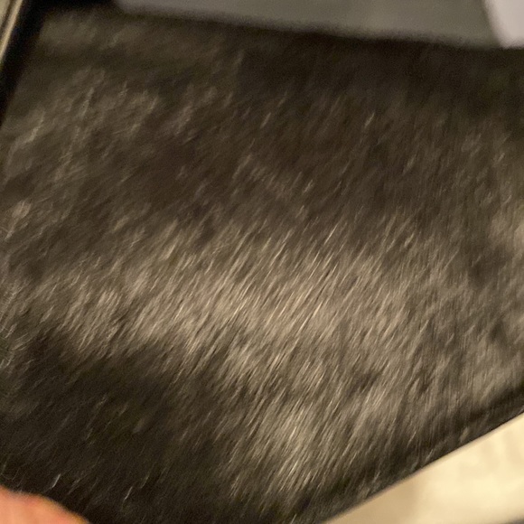 BCBG MAXAZRIA LARGE COWHIDE CLUTCH WITH REAL FUR & lock - Picture 4 of 12